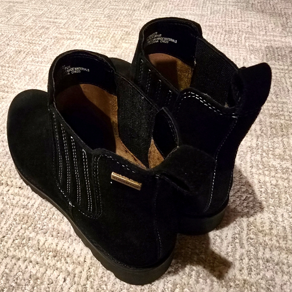 Comfortiva Chelsea Boot Size 10- New without tags